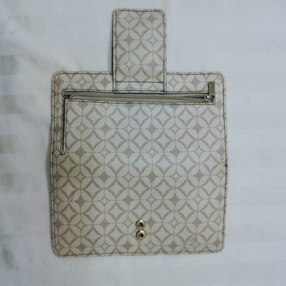 Fossil Sydney Tab Clutch - Picture 7 of 7